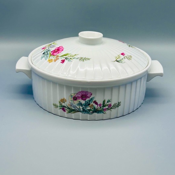 Heritage Porcelain Ovenware Floral Design Video Covered Casserole Dish - Picture 2 of 12